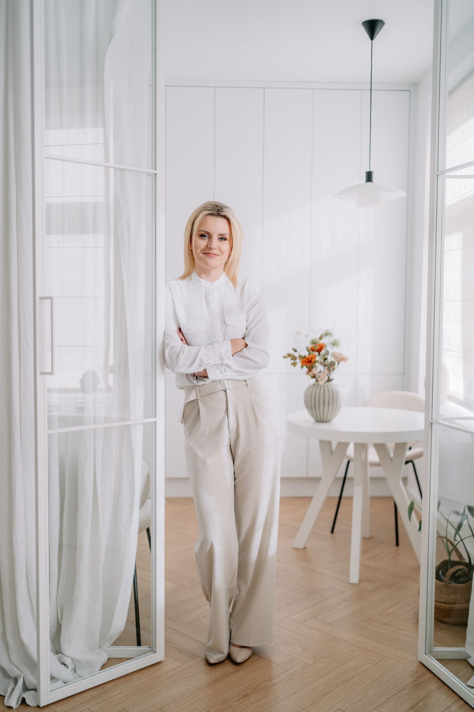 Anna Wiszniewska w jednym z przygotowanych wnętrz